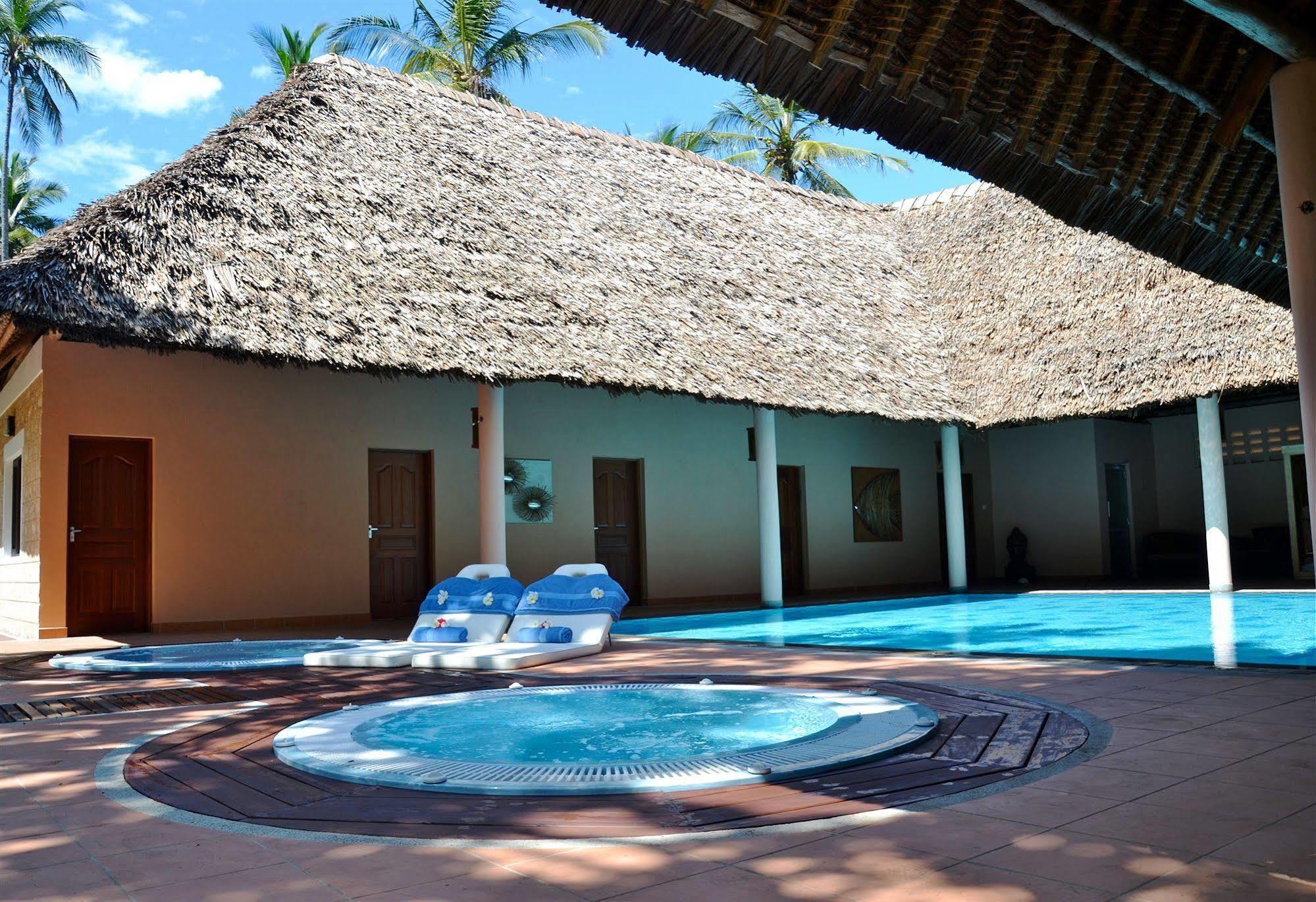 Neptune Village Beach Resort & Spa Galu Eksteriør billede